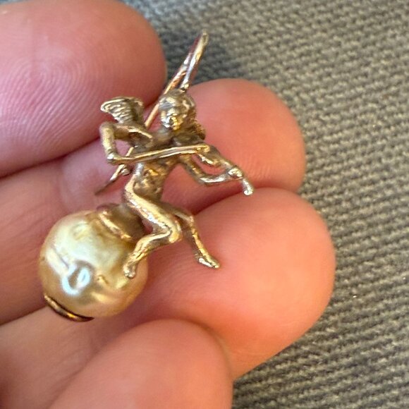 Vintage SS Rose Gold Seated Angel Earring w/ Fresh Water Pearl Italy - Picture 4 of 4